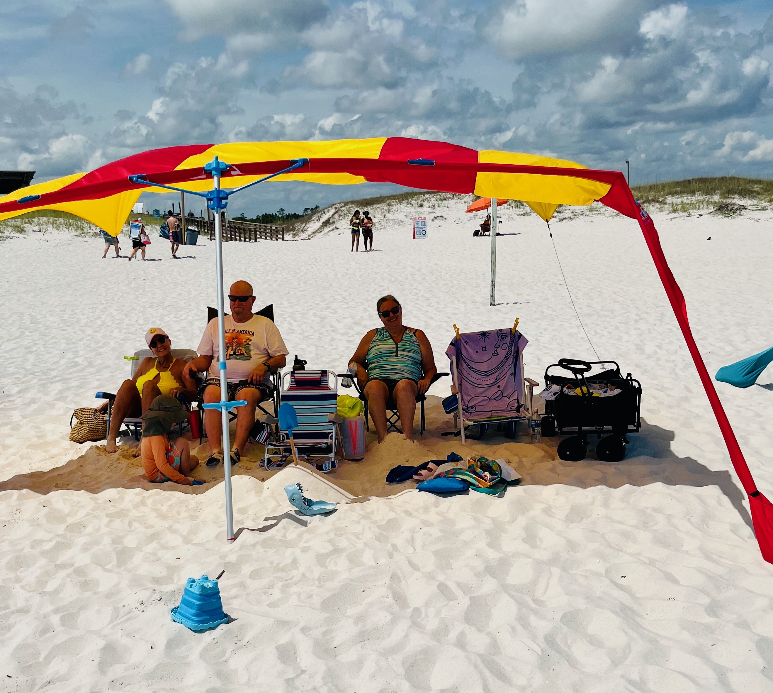 Our Favorite Beach Day Essentials for Families and Couples