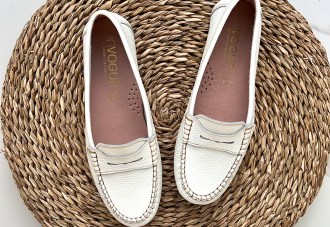 Mocasín piel blanco.