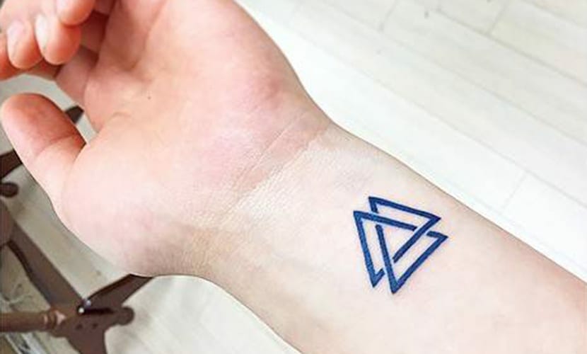 101 Amazing Valknut Tattoo Ideas That Will Blow Your Mind! | Outsons | Men's Fashion Tips And Style Guides 500_x_830_jpg