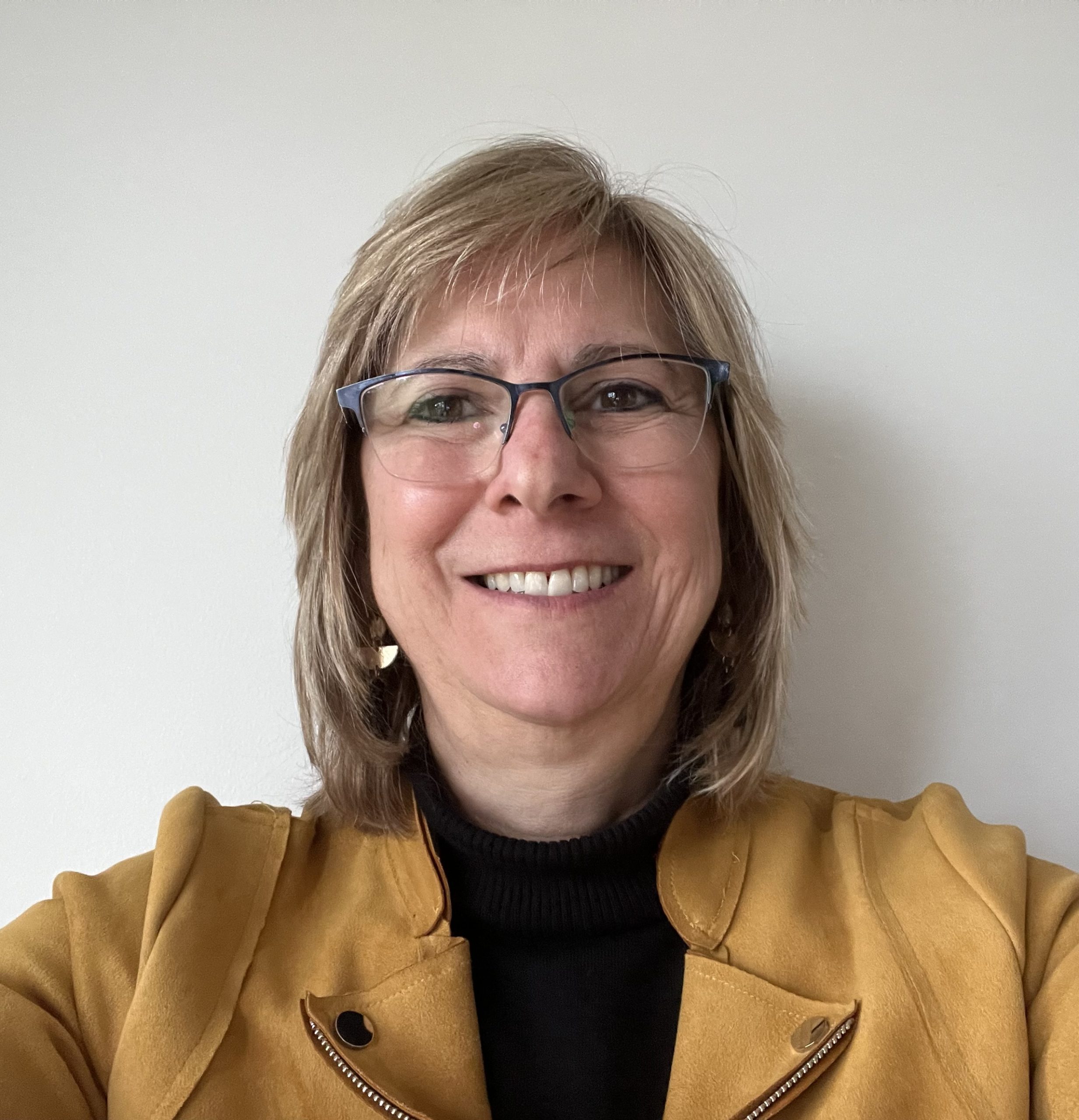 Hélène Mirza | Account Director