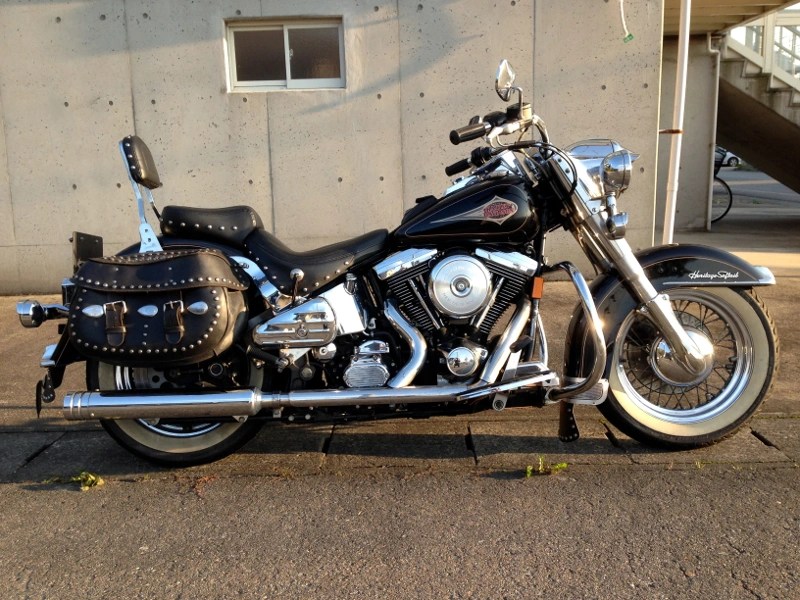 2003年式FLSTC マフラー交換 | 新潟のハーレー中古車専門店 オーバー