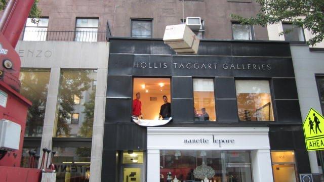 Hollis Taggart Galleries Museum, Rigging Marble Statues