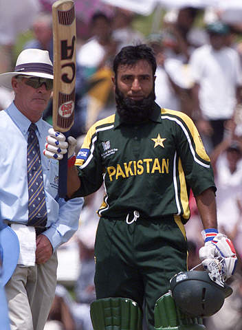 Pakistani cricket players biography wallpapers: saeed anwar