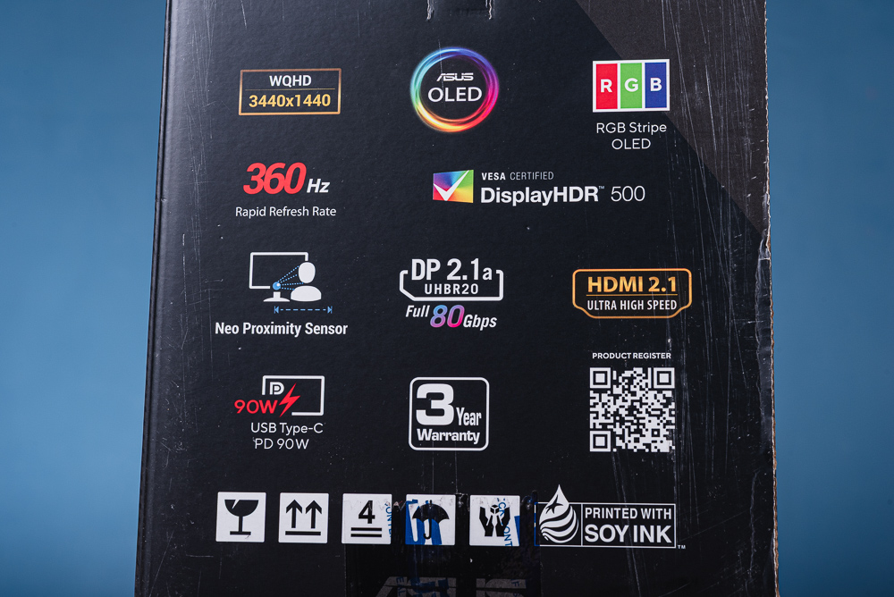 ROG PG34WCDN 呈現高精準度色彩與細膩的曲面螢幕視覺效果。