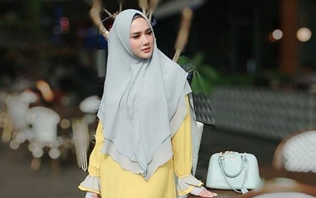 Unduh Gratis Gambar Mendekam Di Rutan Galih Ginanjar Menangis Teringat Orangtuanya Terupdate by Lampunghits.com