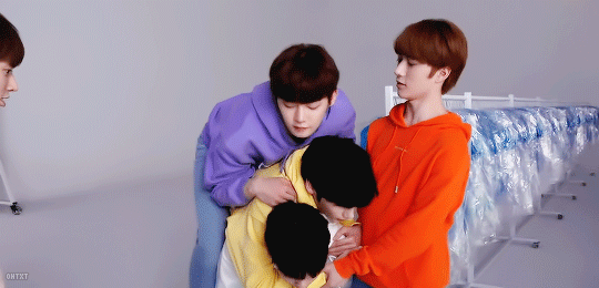Decir que txt estaba emocionado de estar sentado junto a bts, y la emoción . Txt Y Bts Juntos En Un Reality Show Periodicojyo Yeonjun Oficial Amino Amino