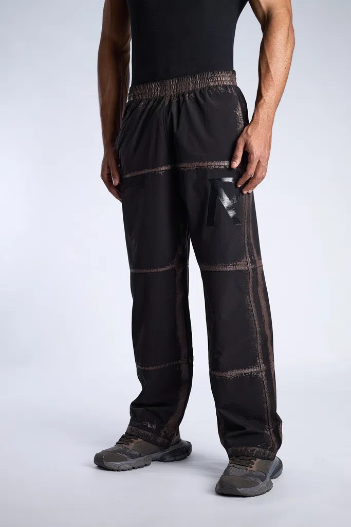 Represent SWEATPANTS