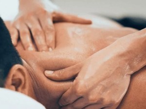 Berita viral terbaru: tukang pijat ditusuk dibagian pantat oleh pelanggan