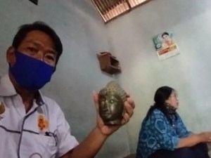 berita viral terbaru: penambang pasir menemukan kepala budha