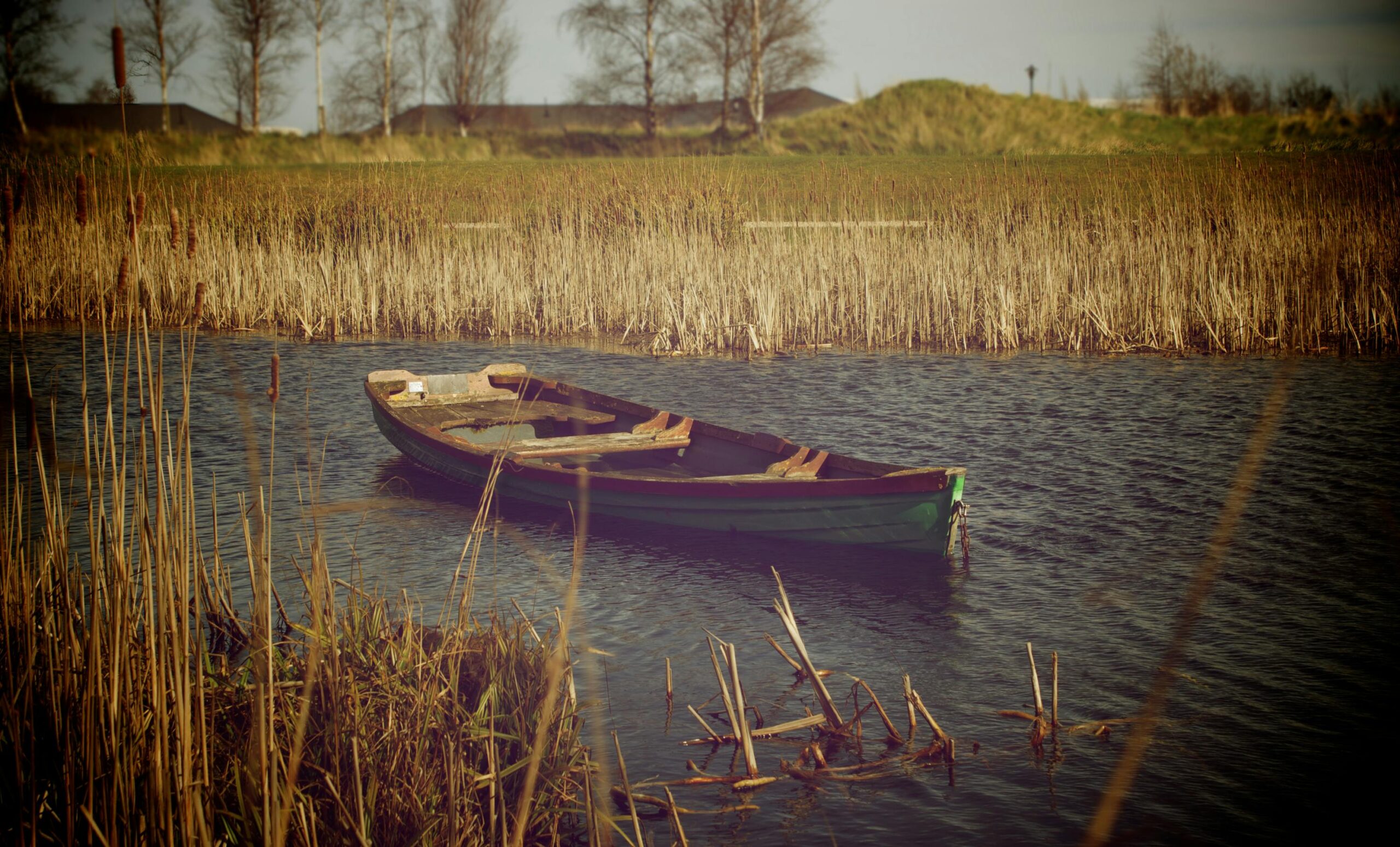 How to Safely Navigate Water Entry with an Aluminum Canoe