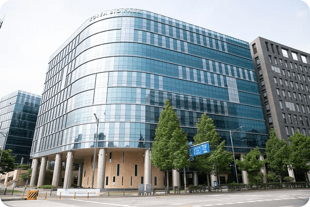 사이버 범죄 수사관과 디지털 포렌식 전문가의 역할은