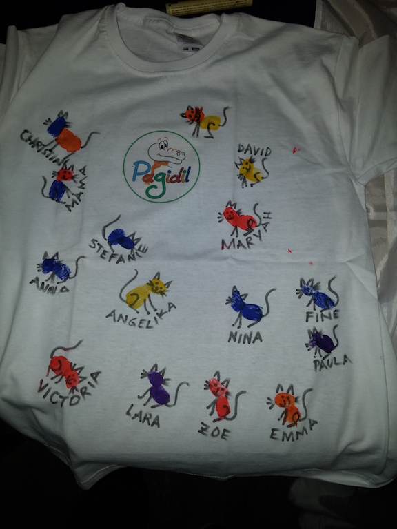 Alle FreundInnen sind verewigt... das Geburtstagskind wird sich noch lange daran erinnern