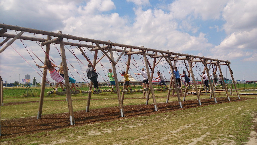 Alle Kinder ab auf die Schaukel