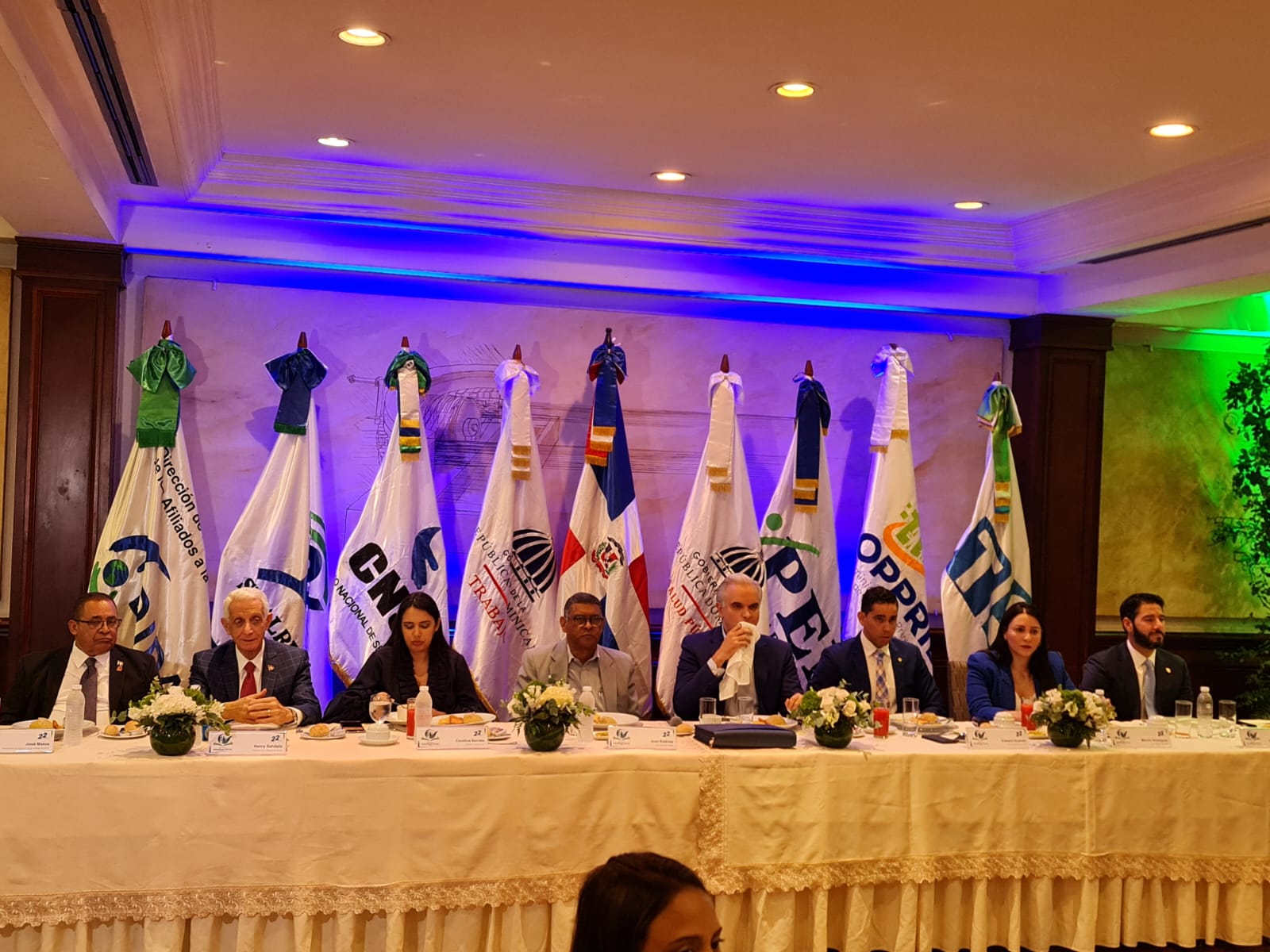 Foto de funcionarios de del Sistema de Seguridad Social Dominicano.