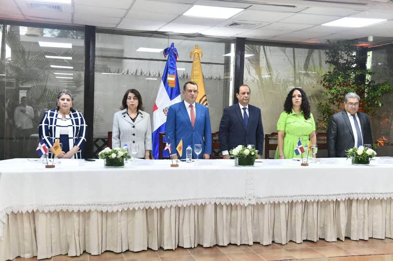 IESPEC, brazo académico de la JCE, reconoce a estudiantes universitarios que participaron en el II Concurso Nacional de Ensayo “Democracia e Identidad 2023”