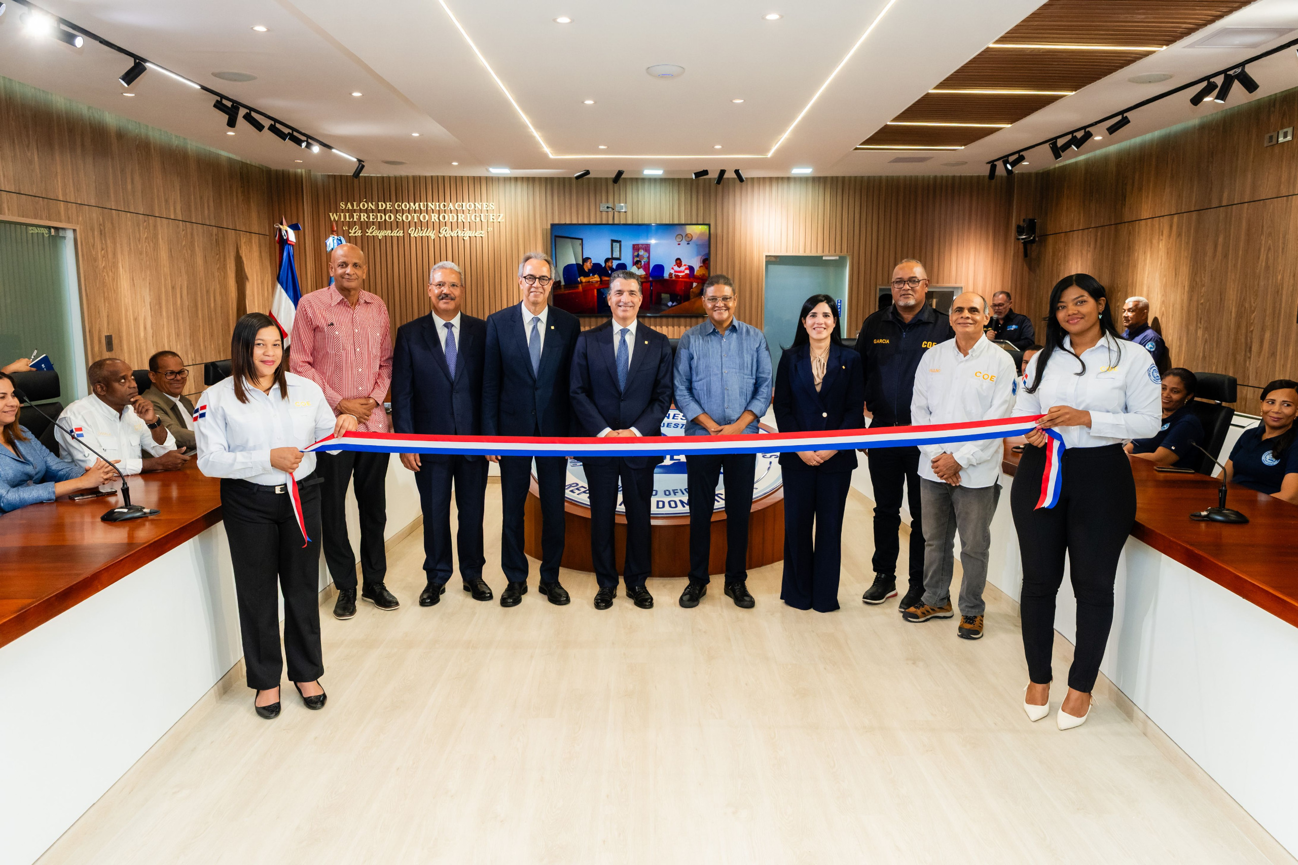 Banco Popular entrega al COE renovado Salón Político/Comunicaciones