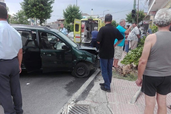 ΛΑΡΙΣΑ: ΤΡΕΛΗ ΠΟΡΕΙΑ ΙΧ ΣΤΗΝ ΟΔΟ ΒΟΛΟΥ