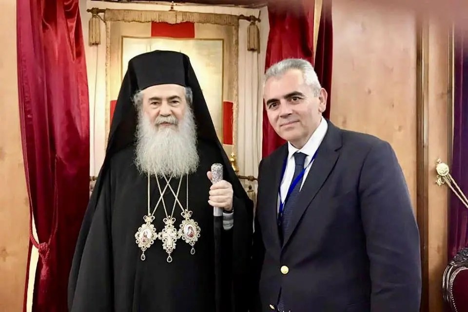 ΣΤΑ ΙΕΡΟΣΟΛΥΜΑ ΓΙΑ ΤΟ ΆΓΙΟ ΦΩΣ Ο ΜΑΞΙΜΟΣ ΧΑΡΑΚΟΠΟΥΛΟΣ