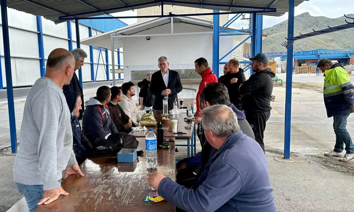 ΜΕ ΝΔ ΜΕΙΩΣΗ ΑΝΕΡΓΙΑΣ ΚΑΙ ΑΥΞΗΣΗ ΜΙΣΘΩΝ