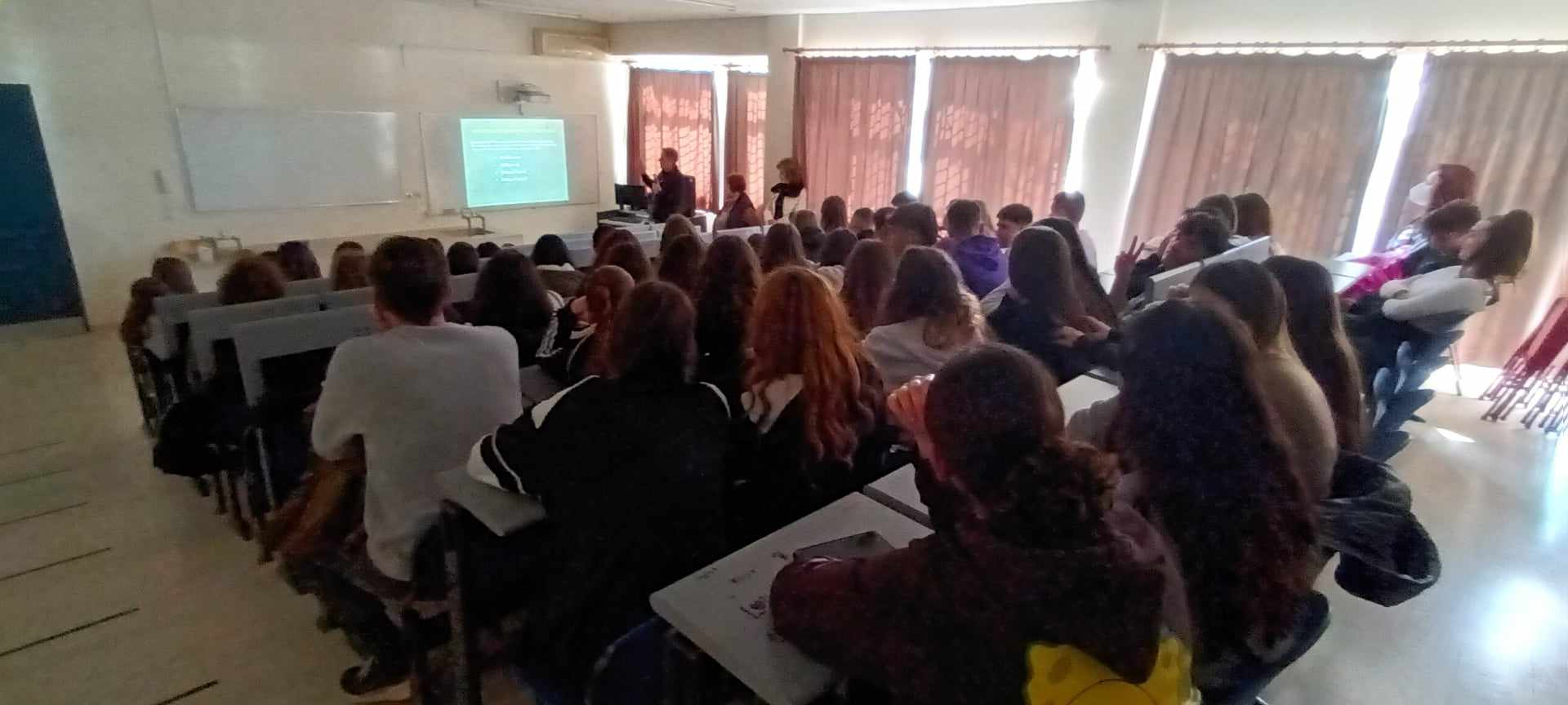 ΤΟ 12ο ΓΕΛ ΛΑΡΙΣΑΣ ΕΠΙΣΚΕΦΤΗΚΕ ΤΟ 7ο ΕΠΑΛ & ΤΟ 3ο Ε.Κ.