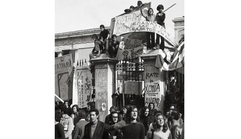 Το Ν.Τ. Λάρισας της ΑΔΕΔΥ για την 52η επέτειο της εξέγερσης του Πολυτεχνείου