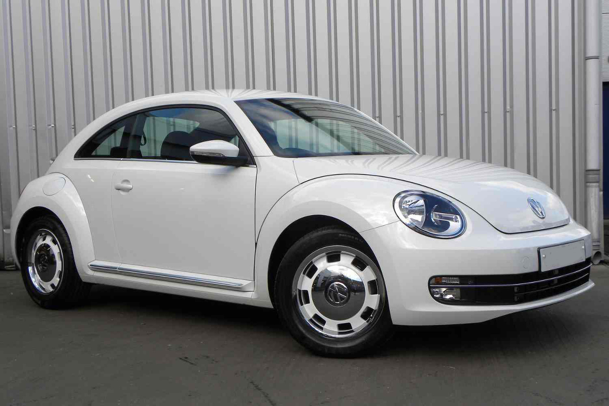 Oryx white 2015 volkswagen beetle