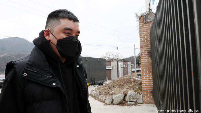 Seungri nov 01 2016 6:18 am i love you bigbang but most seungri i love him so much do nothing to him, he is my. Seungri, ex-astro de Kpop, é condenado à prisão por ...