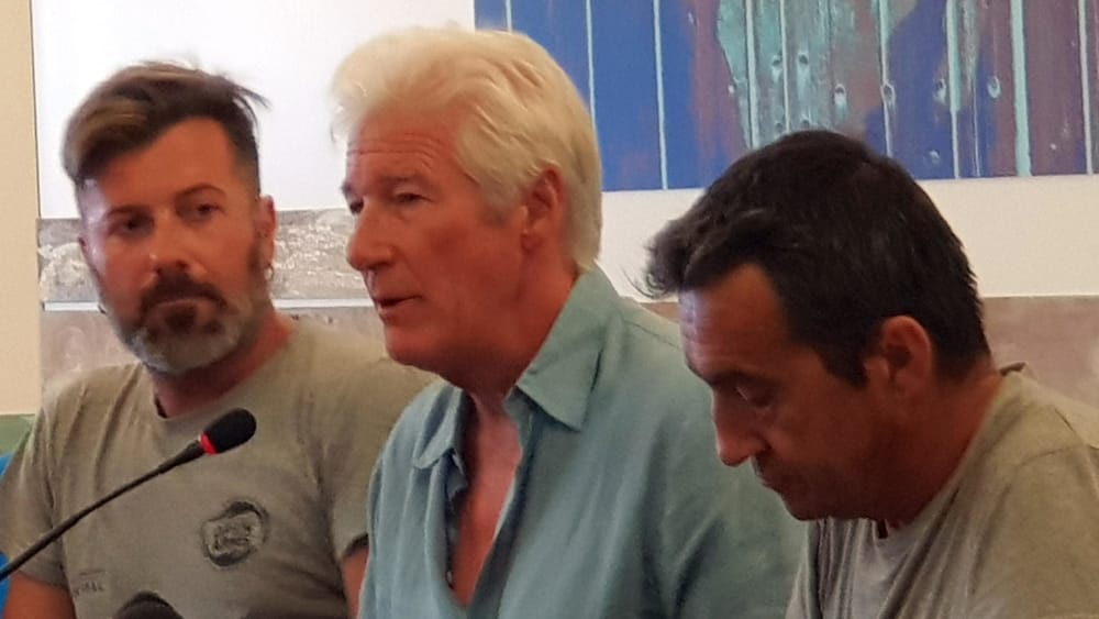 richard gere open arms