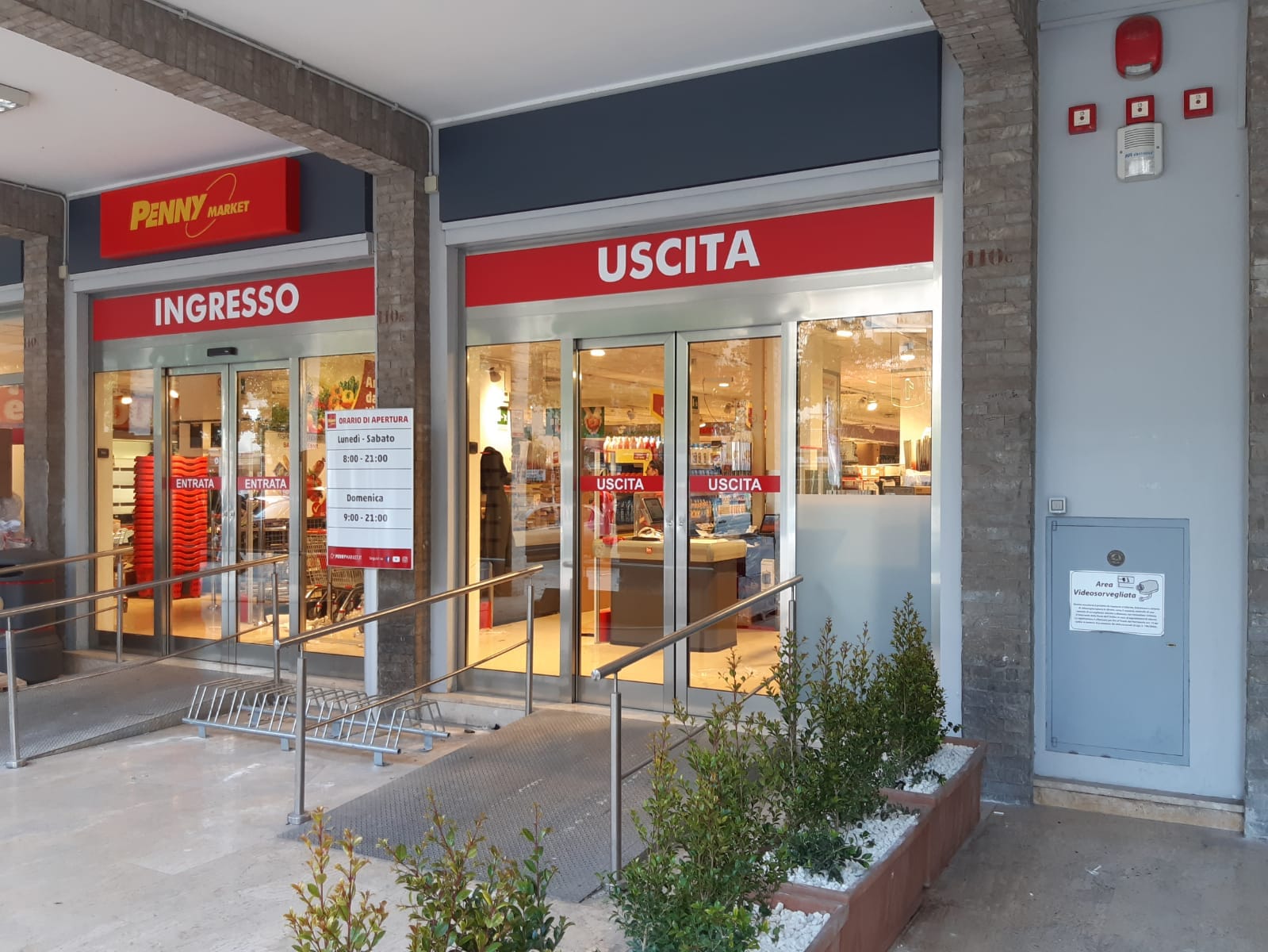 furto con esplosione penny market di via sciuti