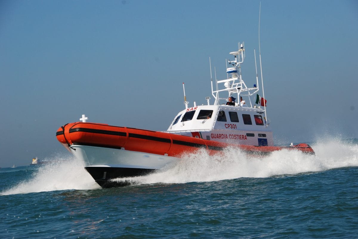 barca a vela soc corsa in mare