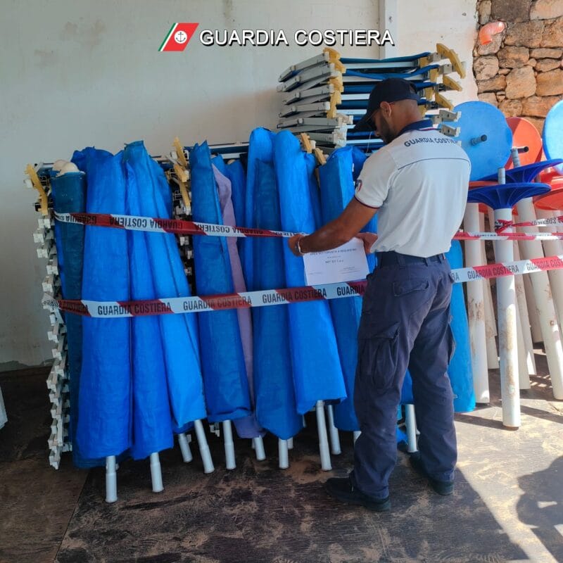 Guardia costiera sequestro ombrelloni