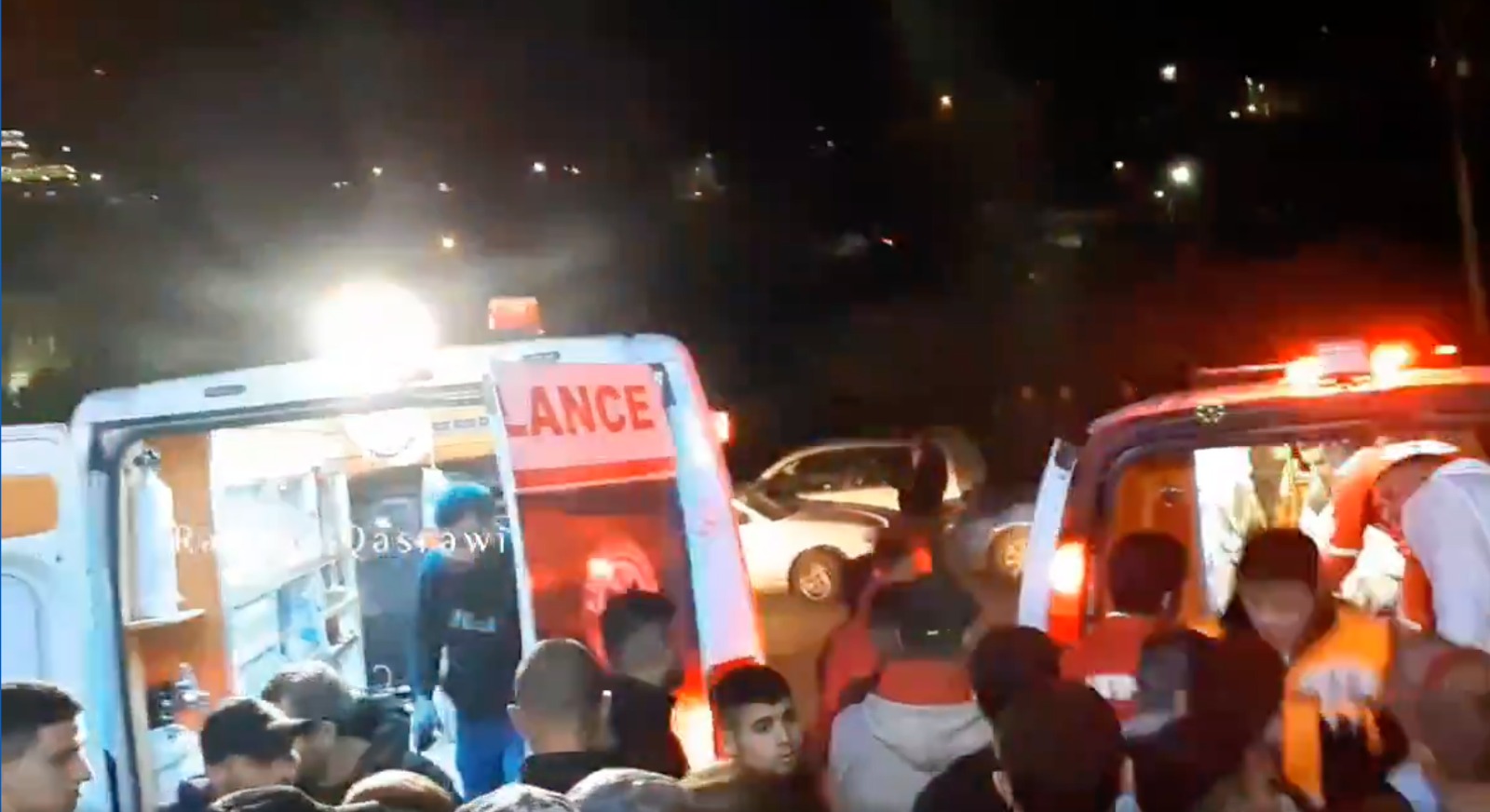 الاحتلال يصيب شاباً ويعتدي على آخرين في بلدة قصرة