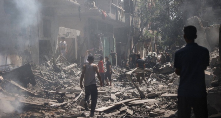 12 شهيدًا وعشرات الإصابات بقصف الاحتلال مركز إيواء في غزة