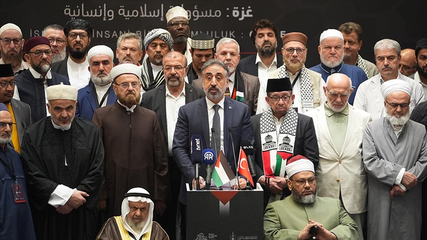 مؤتمر غزة يدعو لفتح معابر القطاع وقطع العلاقات مع إسرائيل