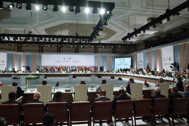 قمة الدوحة تدين الهجوم على قطر وتجدد دعم جهودها في الوساطة