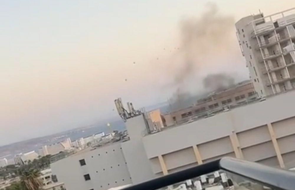 انفجار مسيرة يمنية بفندق في إيلات انفجار مسيرة يمنية بفندق في إيلات