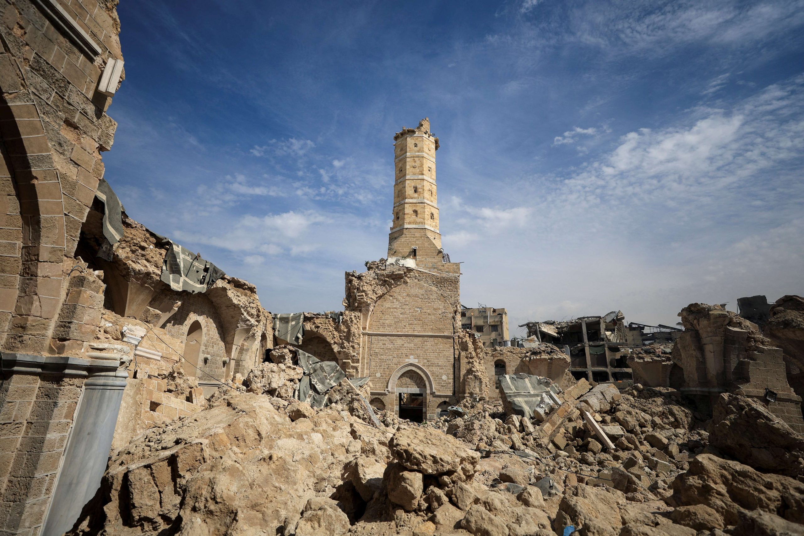 الأورومتوسطي: إسرائيل تنفّذ محوًا شاملًا لمعالم غزة التاريخية وتراثها الثقافي