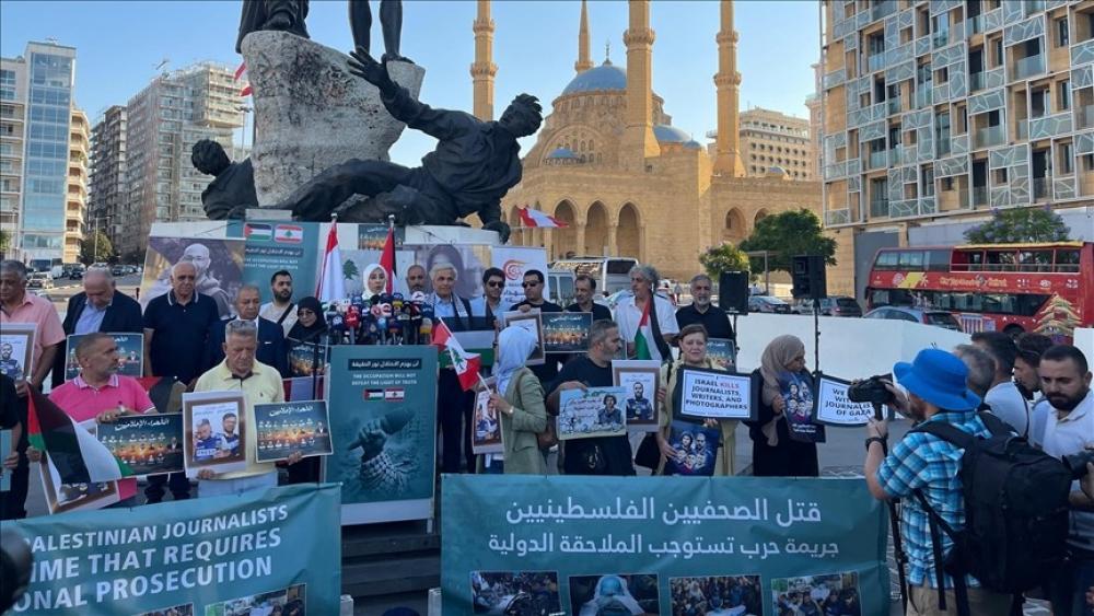 وقفة تضامنية تندد باستهداف إسرائيل الصحفيين الفلسطينيين