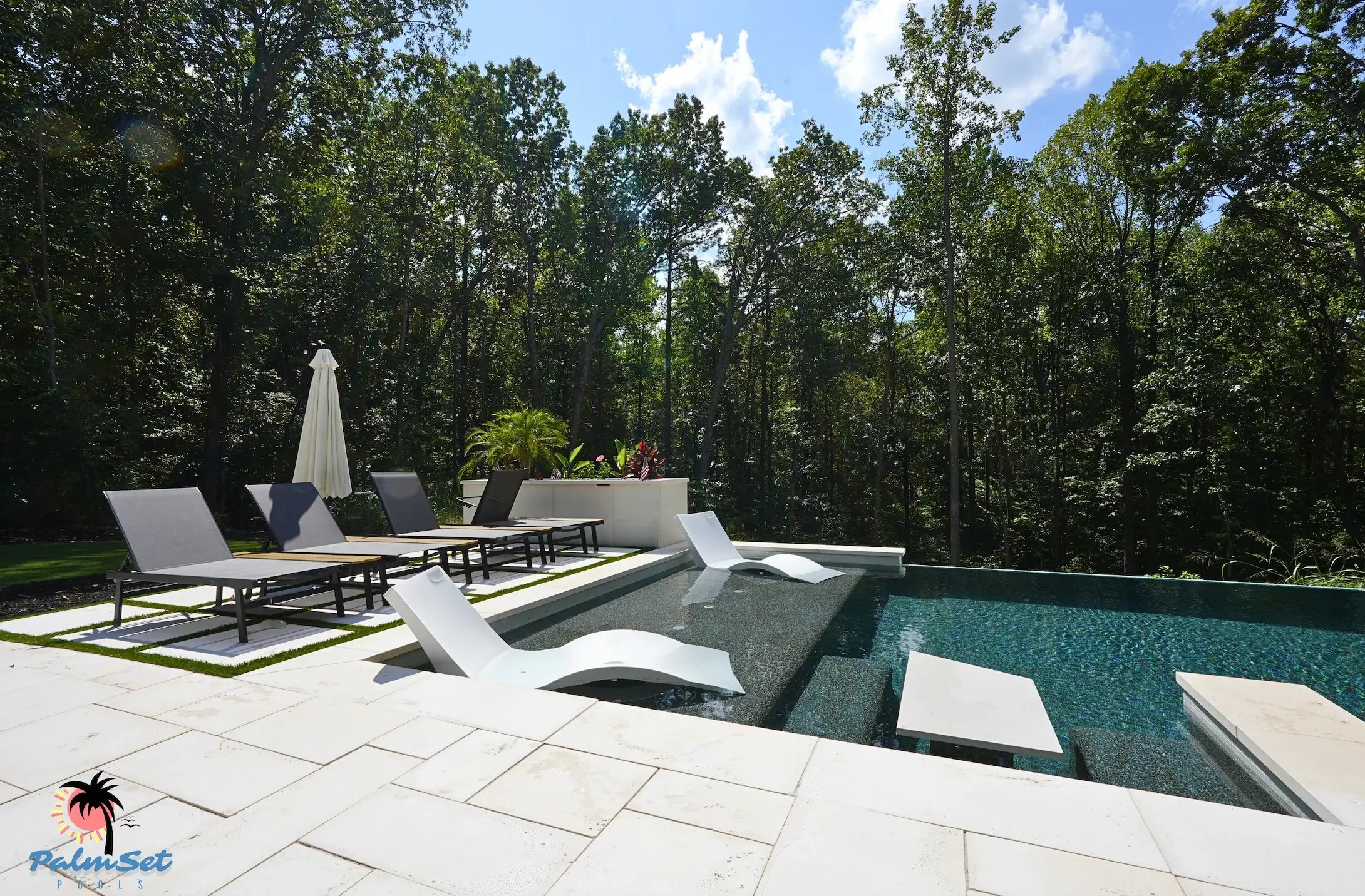 Swimming pool builder