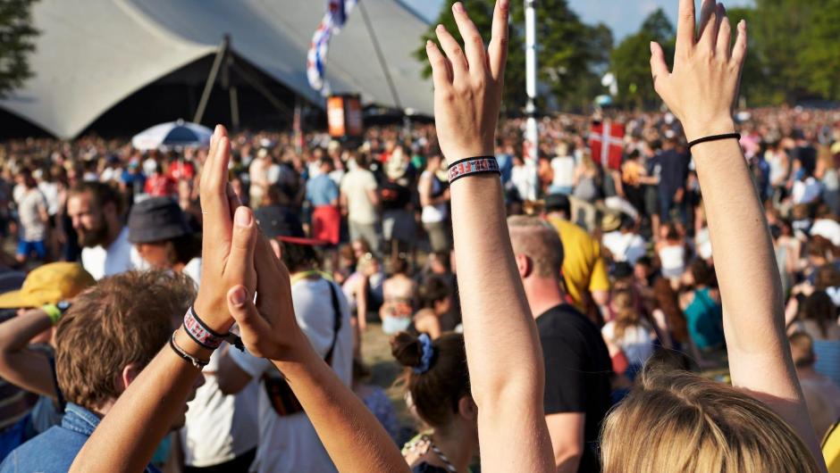 964 people got COVID-19 after an outdoor music festival, despite compulsory negative tests, vaccines, or other proof of immunity