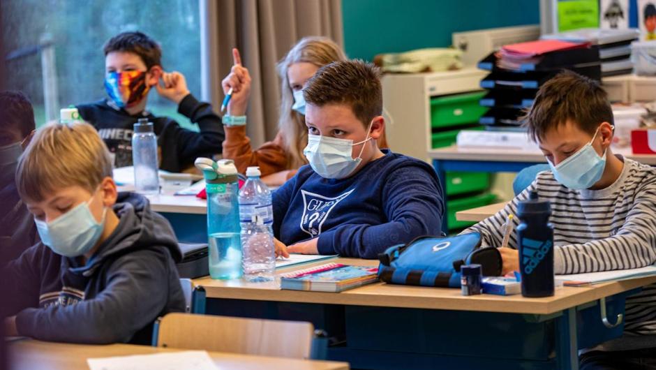 An unvaccinated teacher spread COVID-19 to 50% of students in a classroom after she took off a mask to read