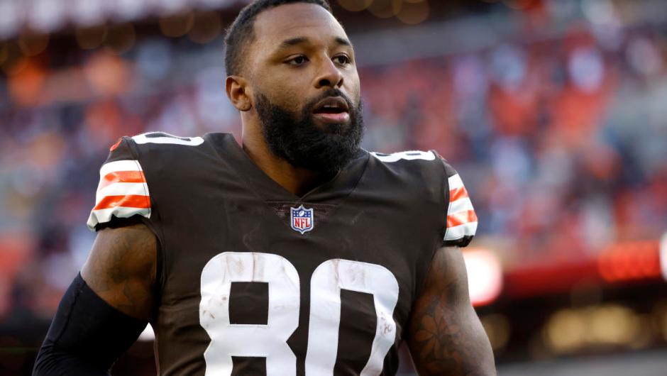 Browns’ Landry, 3 other offensive starters on COVID-19 list