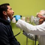 Omicron infections often start with a scratchy throat, doctors say — evidence of the changing nature of COVID-19 symptoms