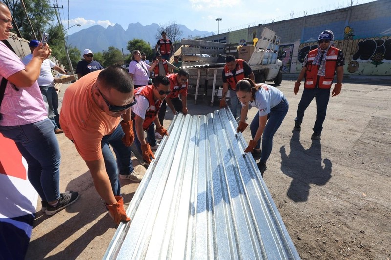 Gobierno de Monterrey refuerza apoyo a familias afectadas por incendio en San Martín