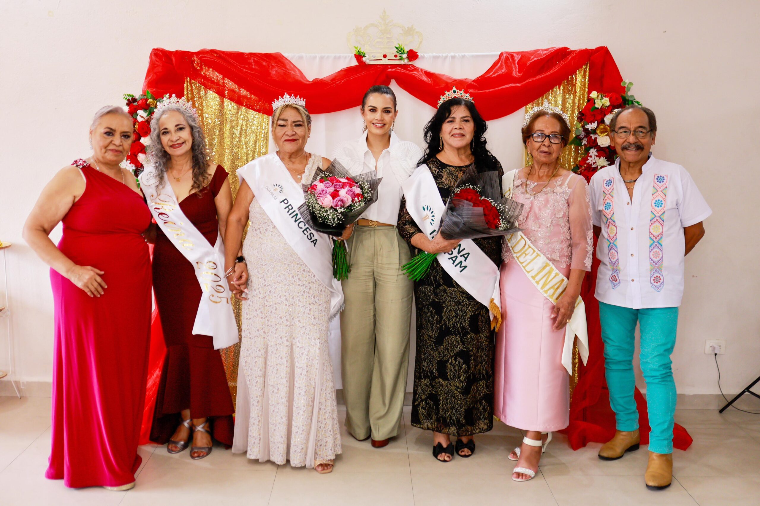 Lorena de la Garza reconoce el legado de los adultos mayores en coronación del INAPAM