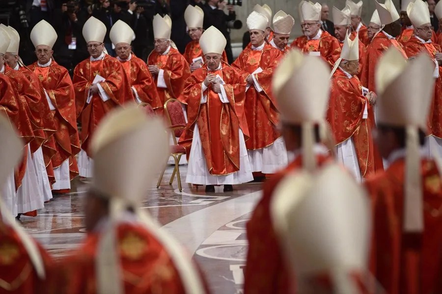 La Iglesia católica se encierra en un cónclave para elegir al sucesor del papa Francisco