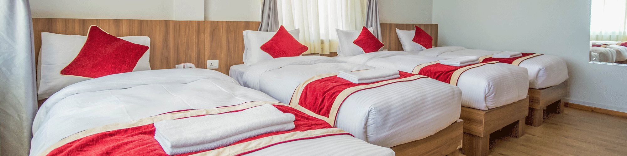 Standard Quad Room (Shared Bathroom) Paradise Hills