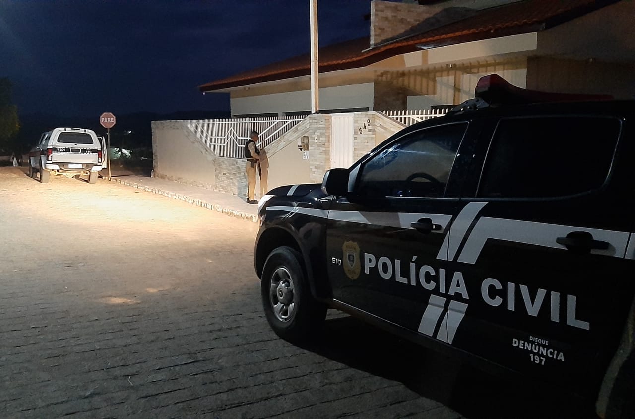Ex-prefeito é preso suspeito de financiar plantação de maconha na Paraíba Ex-prefeito é preso suspeito de financiar plantação de maconha na Paraíba