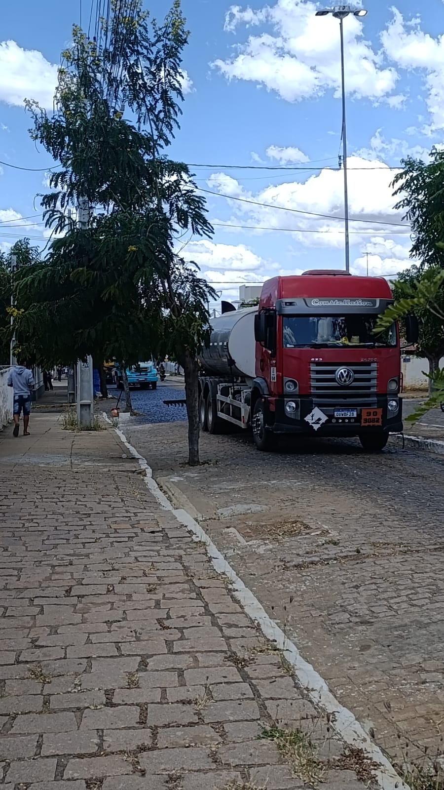 Asfalto avança pelas ruas de Monteiro e melhora mobilidade em importantes trechos da cidade