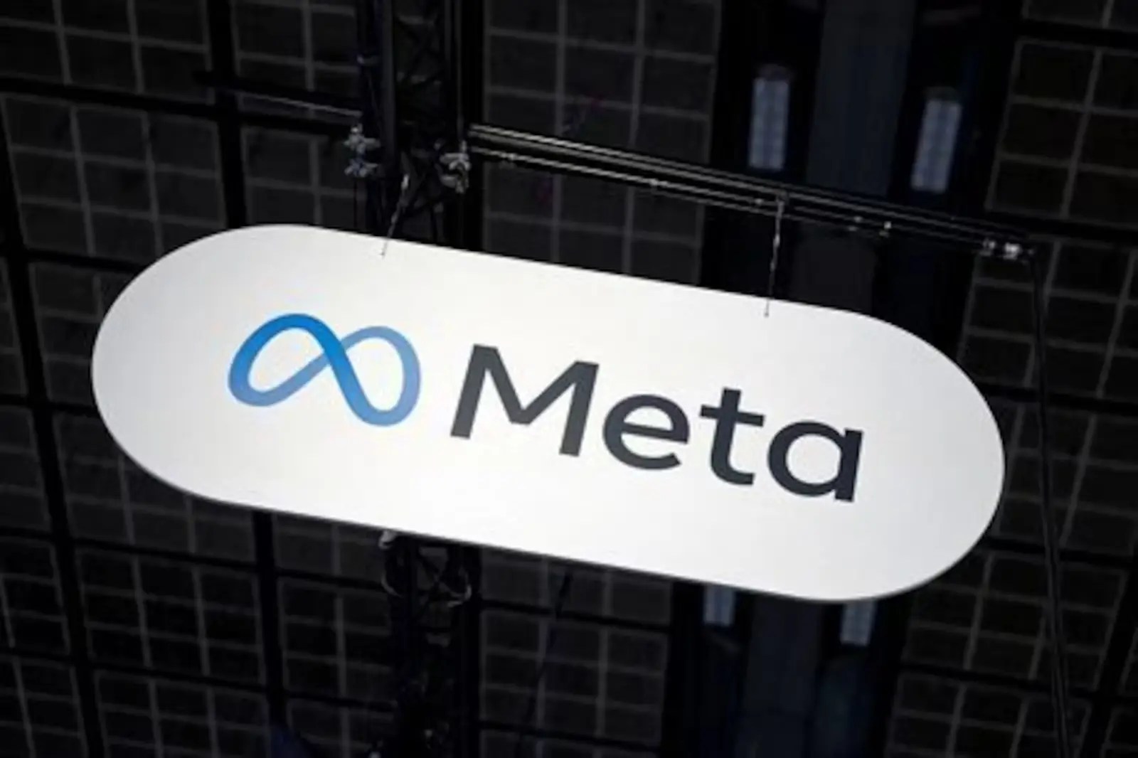 Meta admite falhas e remove sete perfis irregulares após pedido da coligação de Lula